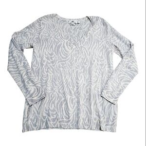 Vineyard Vines Superfine Merino Wool Animal Print V-Neck Sweater, size S